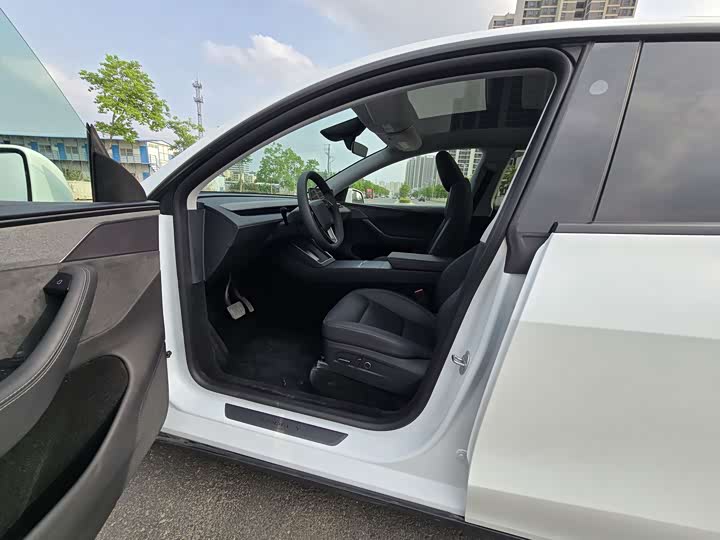 Фото 4 - Tesla Model Y