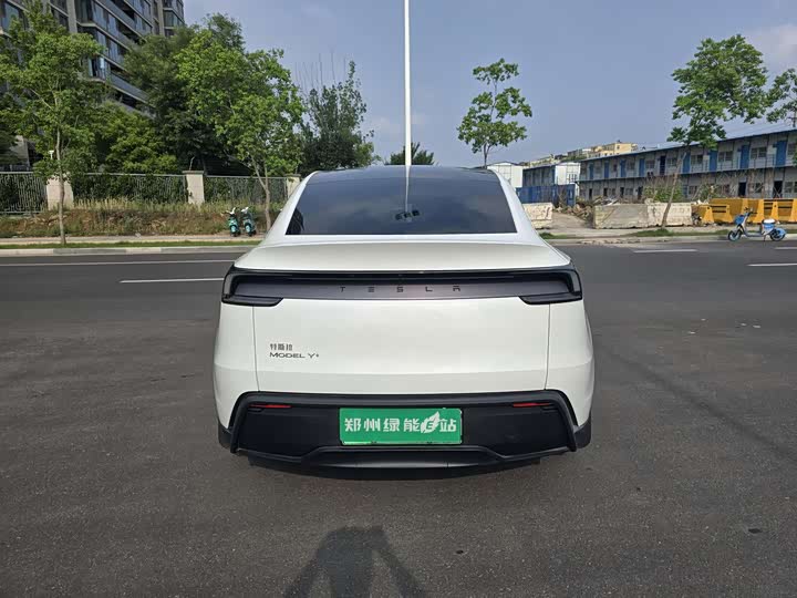 Фото 8 - Tesla Model Y