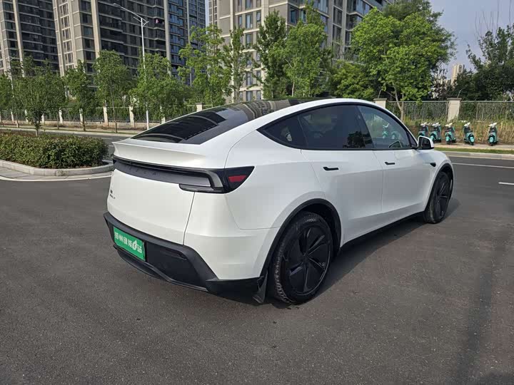 Фото 9 - Tesla Model Y