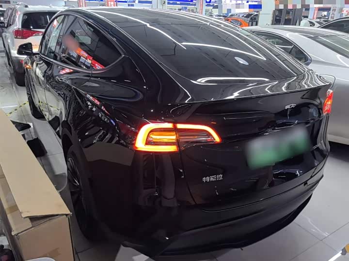 Zdjęcie 5 - Tesla Model Y