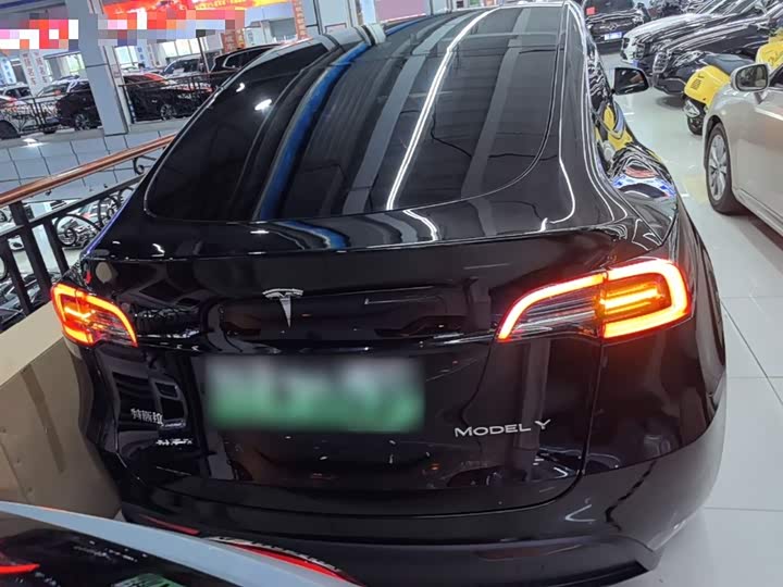 Zdjęcie 6 - Tesla Model Y