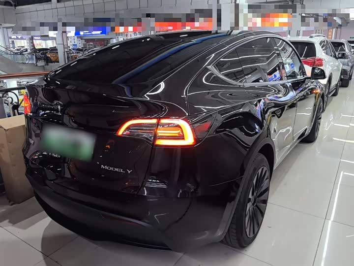 Zdjęcie 7 - Tesla Model Y