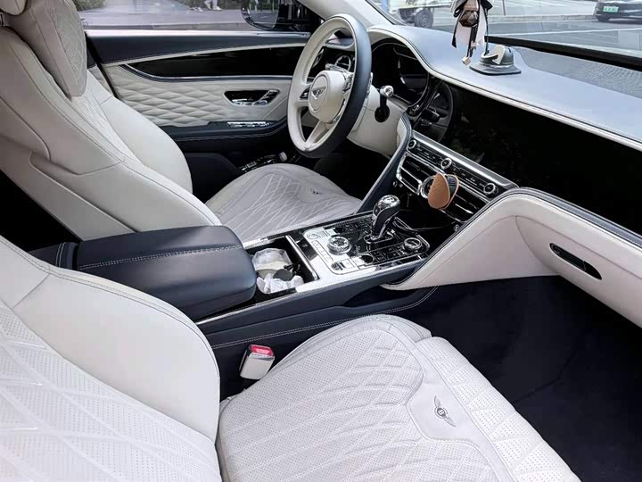 Bentley Flying Spur 2024 2024款 4.0T V8 雅度版