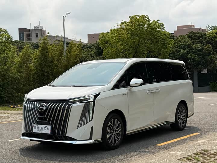 Фото 2 - GAC Trumpchi M8