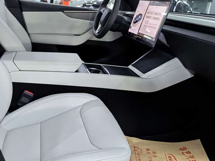 Tesla Model Y 2026 2026款 长续航后轮驱动版