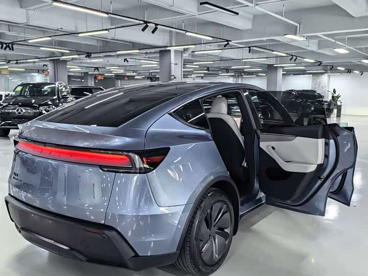 Tesla Model Y 2026 2026款 长续航后轮驱动版