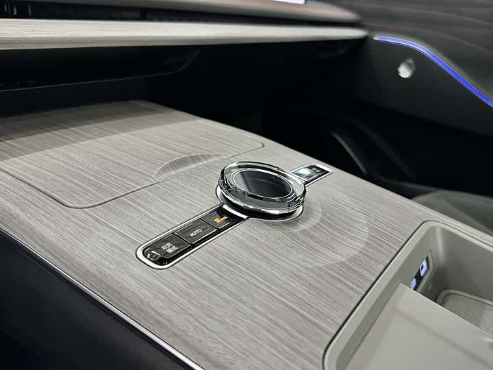 Geely Galaxy E8 2024 2024款 550km 后驱龙腾版