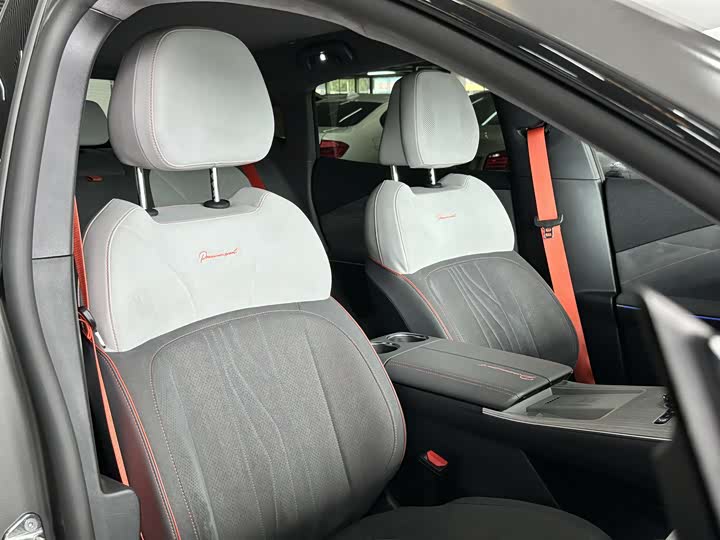 Geely Galaxy E8 2024 2024款 550km 后驱龙腾版