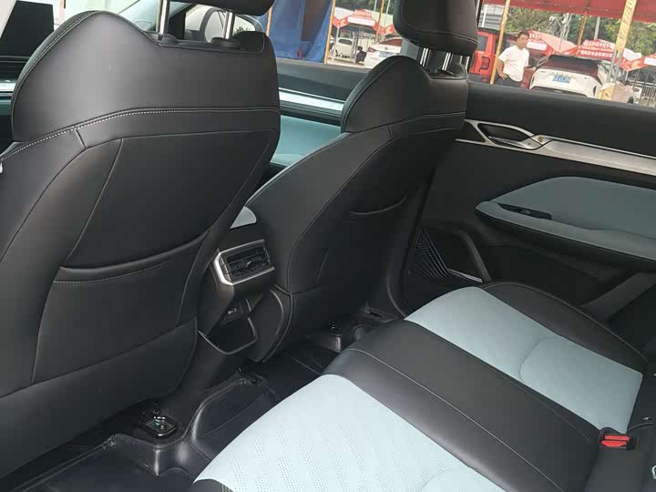 Geely Emgrand L 2022 2022款 1.4T CVT至尊型