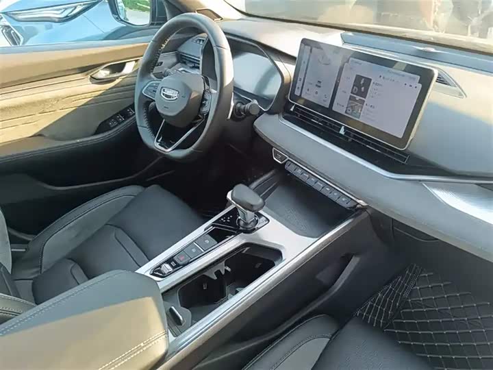 Фото 4 - Geely Preface
