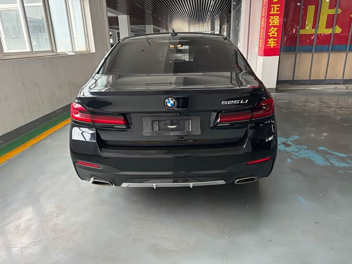 Фото 3 - BMW 5 Series