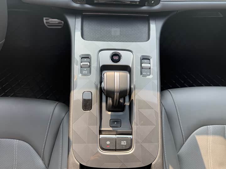 صورة 7 - GAC Trumpchi Empow R