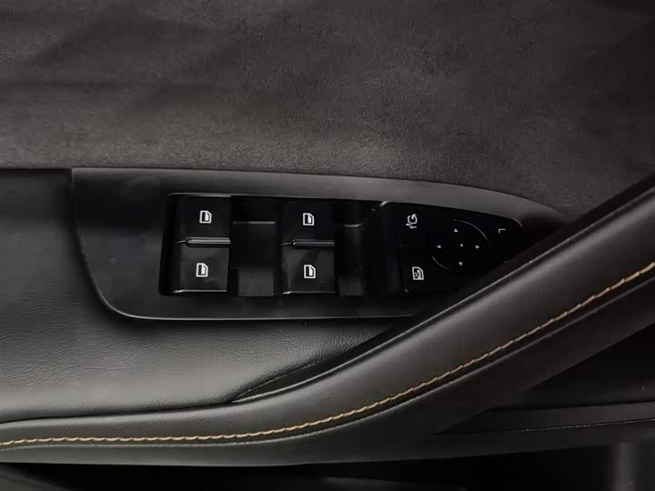 Roewe D5X DMH 2024 2024款 135旗舰版