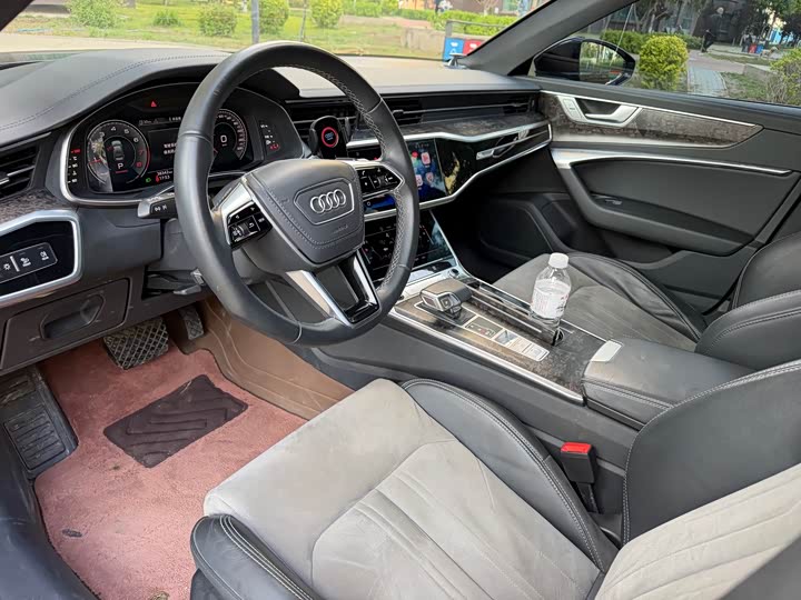 Фото 4 - Audi A6L