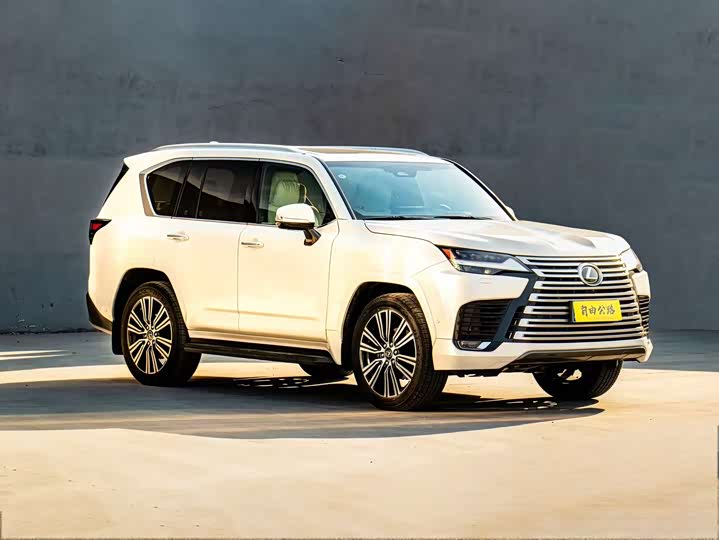 Фото 3 - Lexus LX