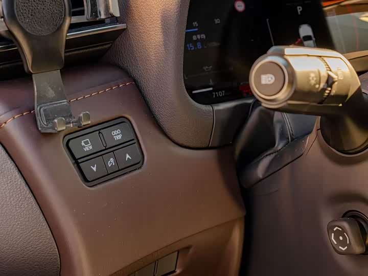 Фото 9 - Lexus LX