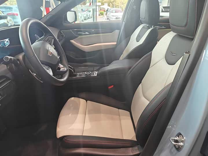 Cadillac CT5 2025 2025款 28T 赛道性能版+巅峰赛道选装包
