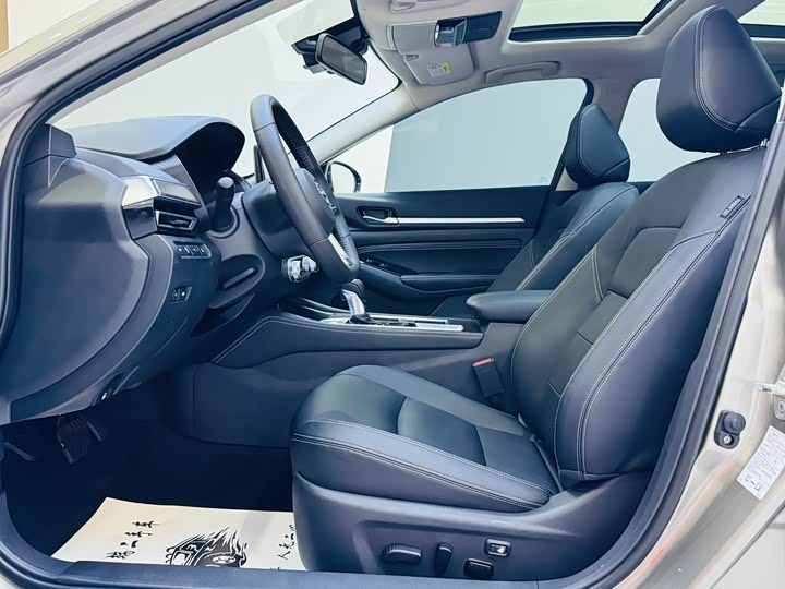 Zdjęcie 9 - Nissan Teana