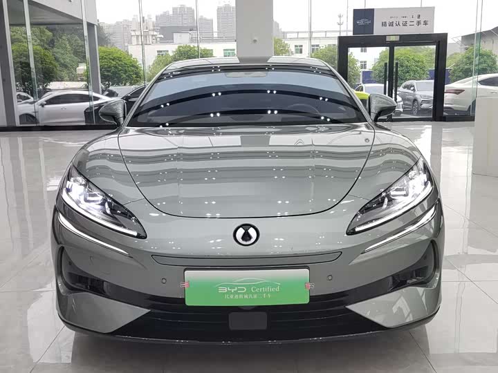 Photo 2 - Denza Z9GT