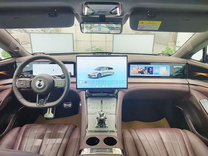 Photo 6 - Denza Z9GT