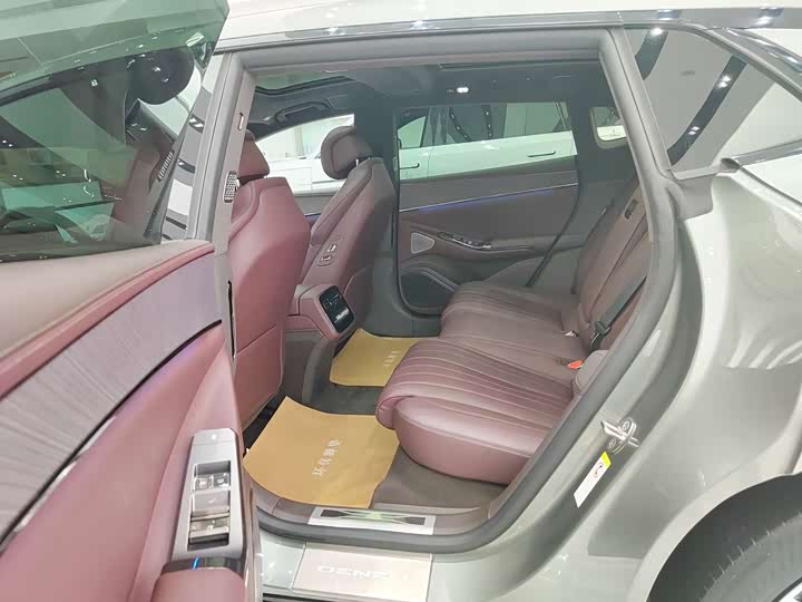 Photo 7 - Denza Z9GT