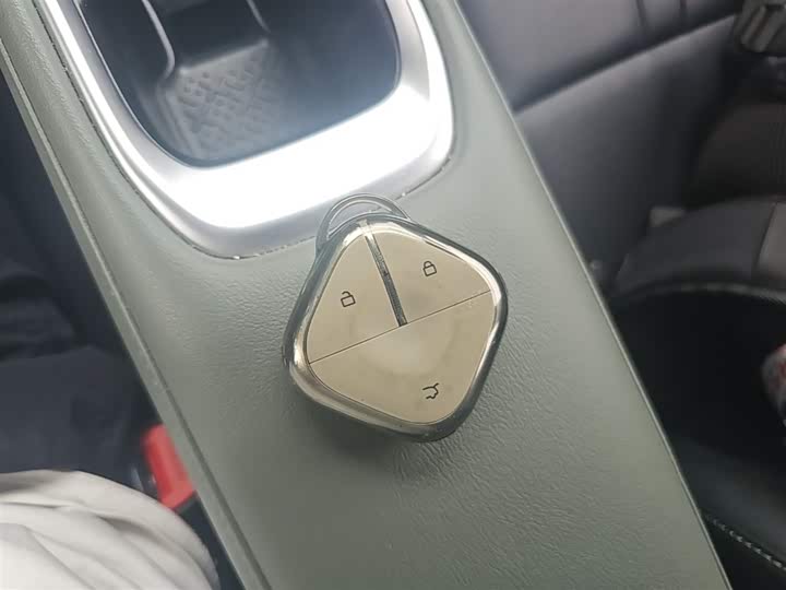 Фото 9 - Baojun Yep Plus