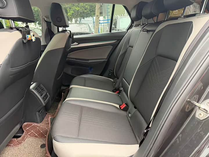 Фото 6 - Volkswagen Golf