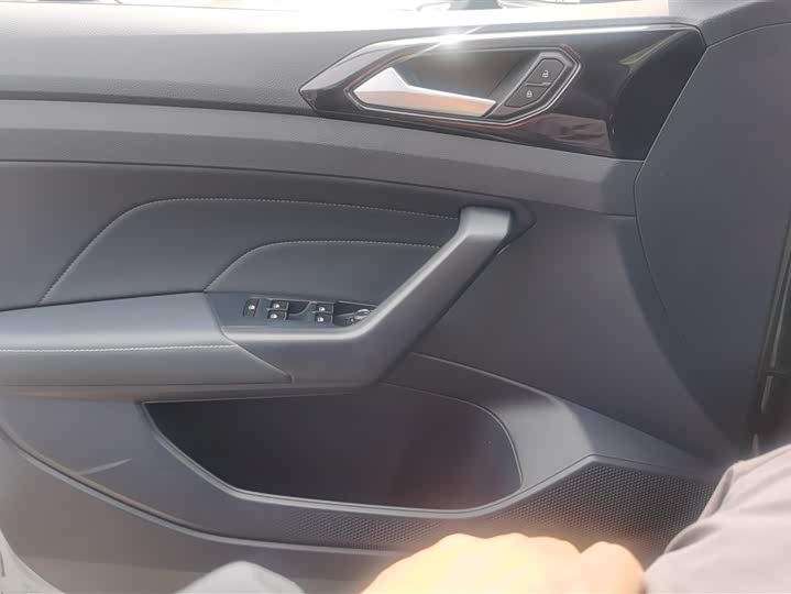 Volkswagen Tharu 2025 2025款 新锐 300TSI 锐享版