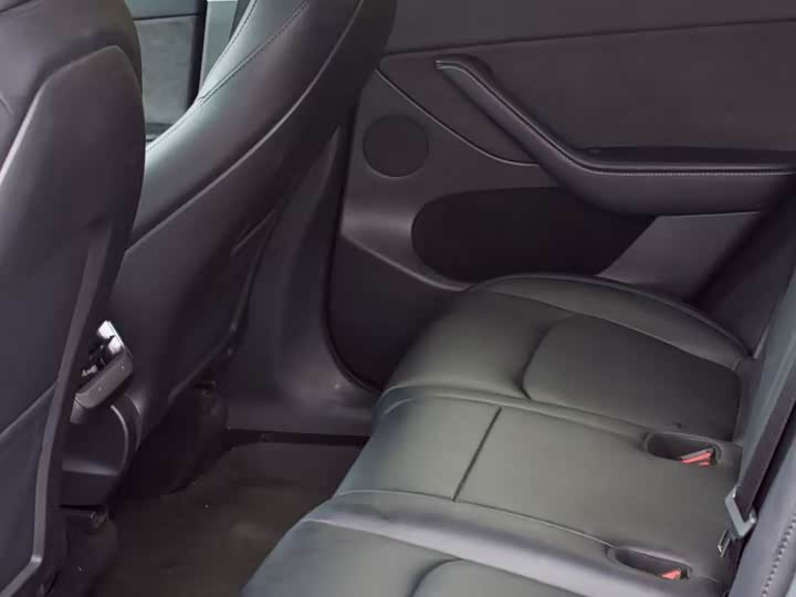 Zdjęcie 6 - Tesla Model Y