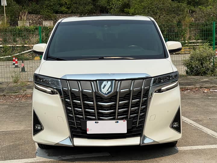 Фото 1 - Toyota Alphard