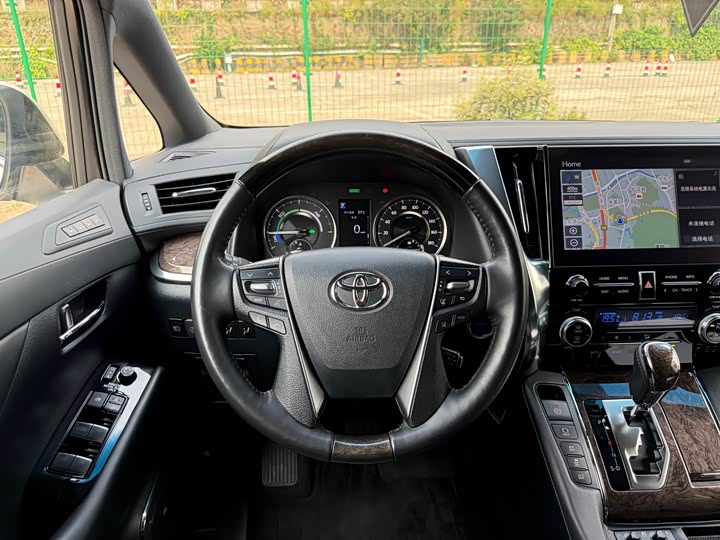 Фото 8 - Toyota Alphard