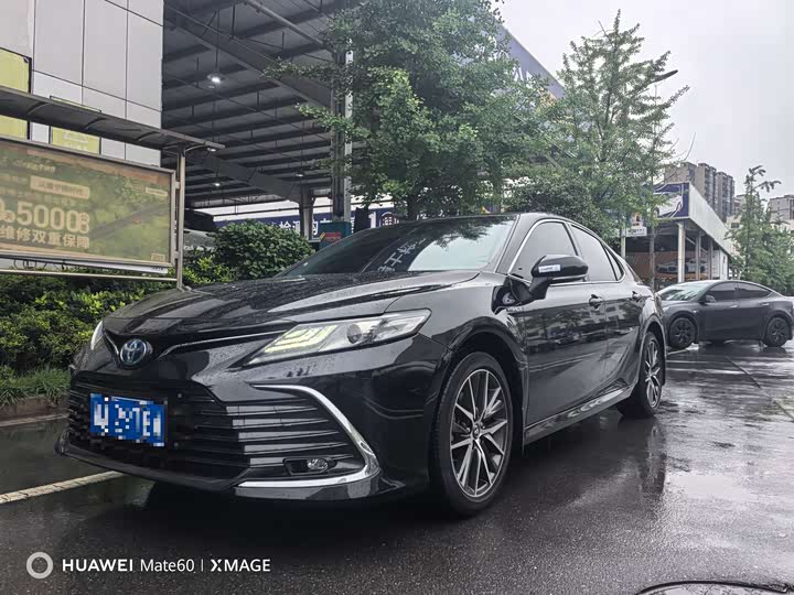 Фото 1 - Toyota Camry