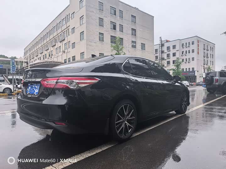 Фото 3 - Toyota Camry