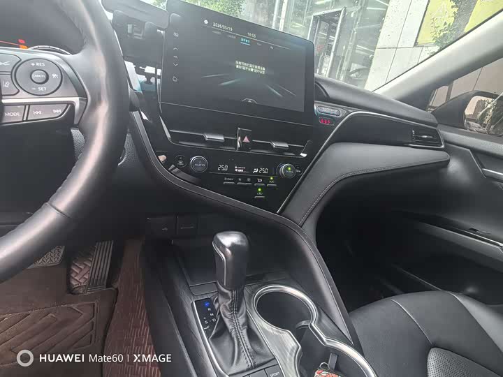 Фото 4 - Toyota Camry