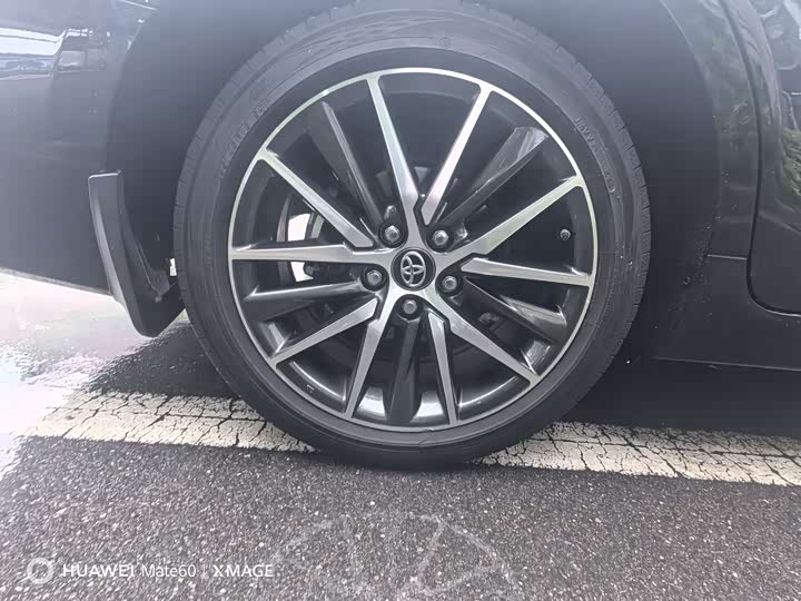 Фото 5 - Toyota Camry