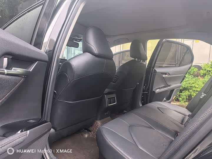 Фото 8 - Toyota Camry