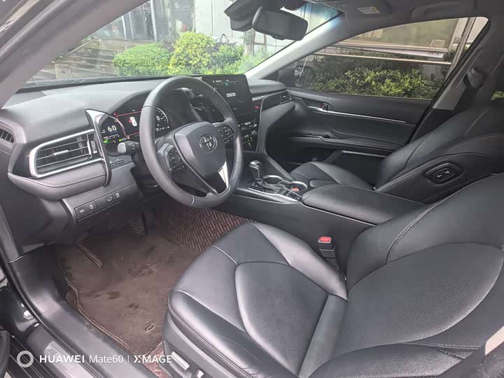 Фото 9 - Toyota Camry