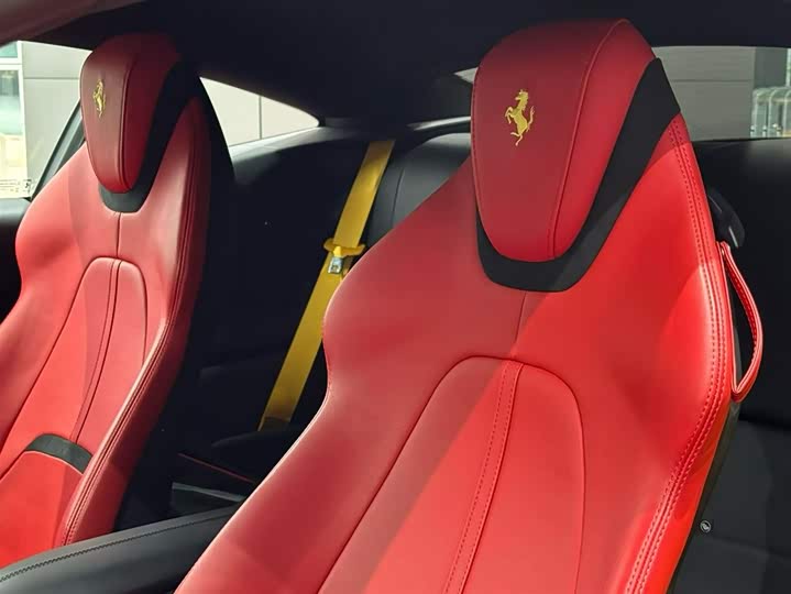 Фото 8 - Ferrari Roma