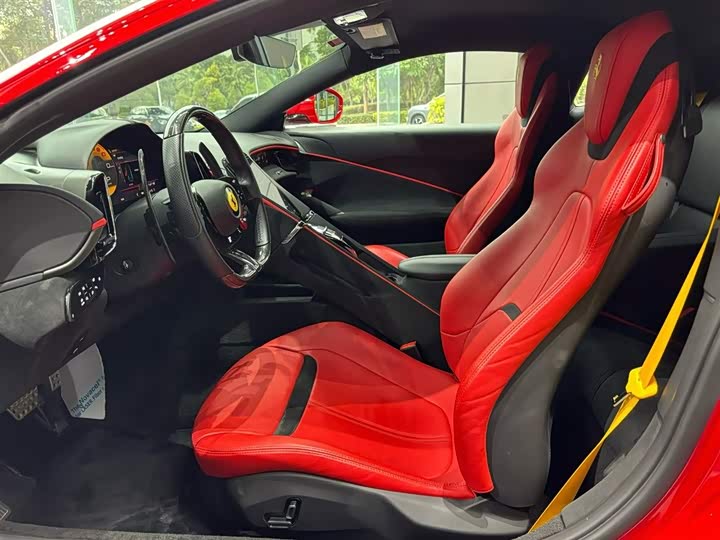 Фото 9 - Ferrari Roma