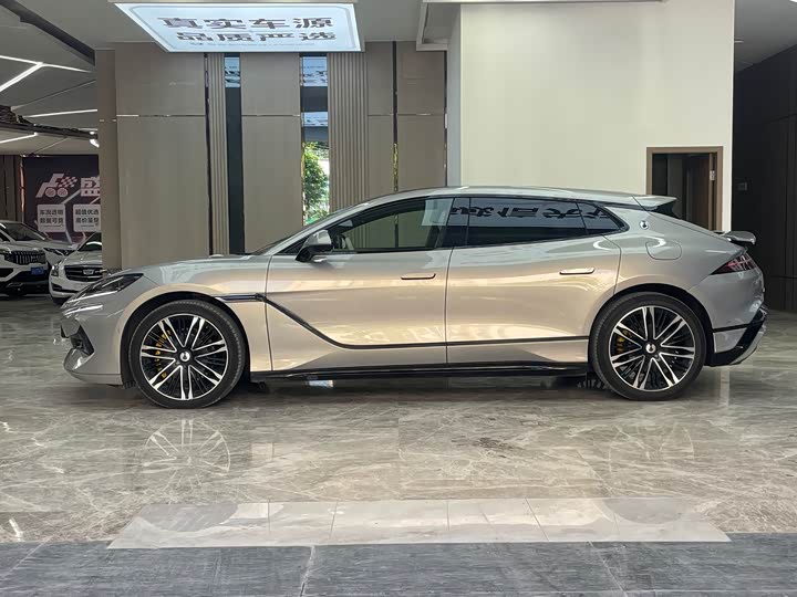 Denza Z9 2024 2024款 1100km 四驱Ultra版