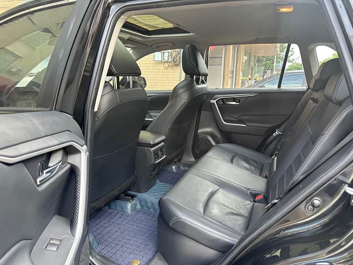 Фото 7 - Toyota Wildlander