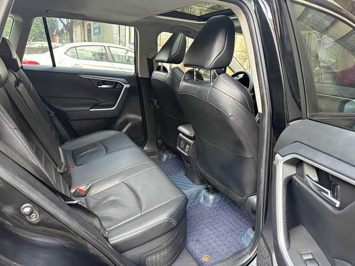 Фото 9 - Toyota Wildlander
