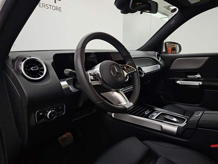 Photo 8 - Mercedes-Benz GLB-Class