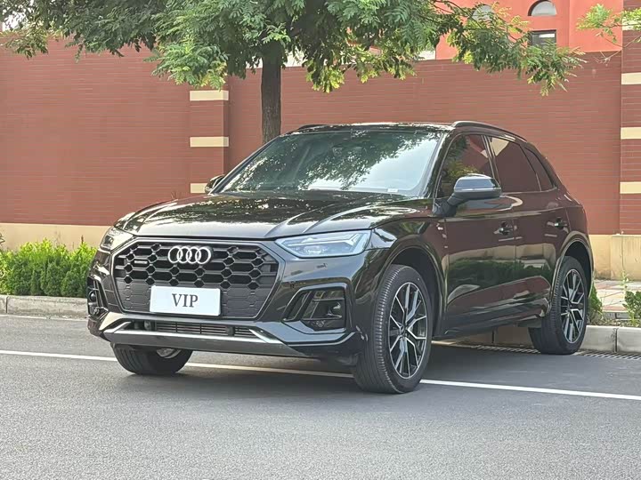Фото 1 - Audi Q5L