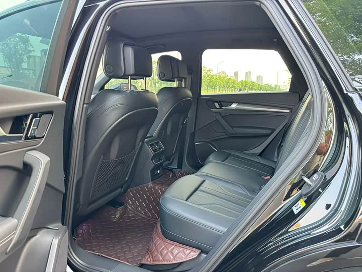 Фото 5 - Audi Q5L