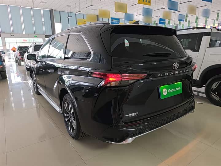 Toyota Granvia 2026 2026款 2.5L混动 豪华版