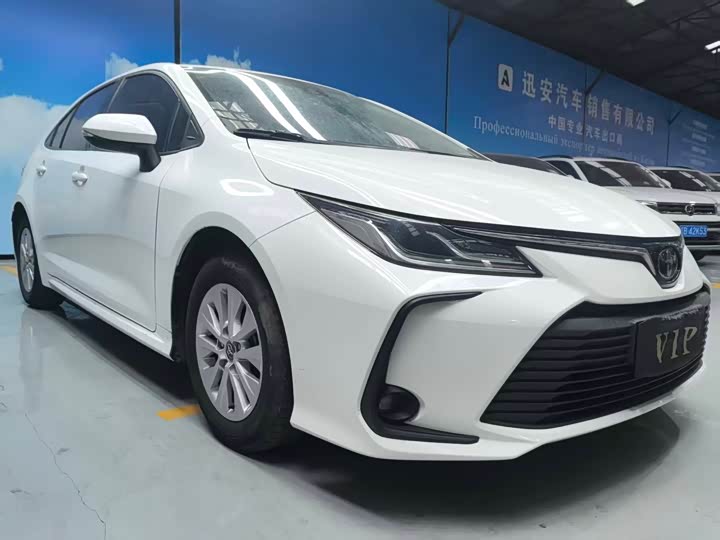 Фото 3 - Toyota Corolla