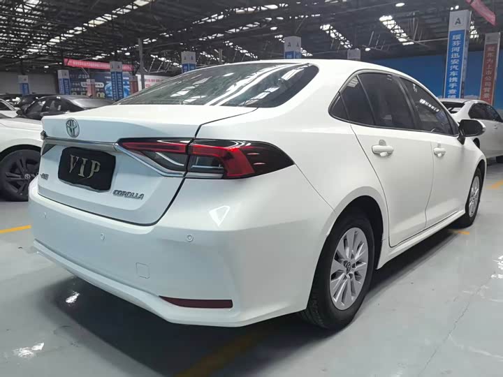 Фото 4 - Toyota Corolla