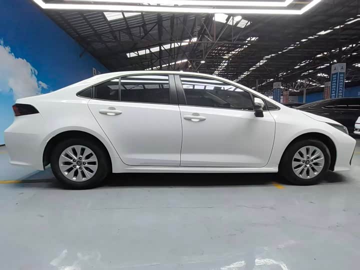 Фото 7 - Toyota Corolla