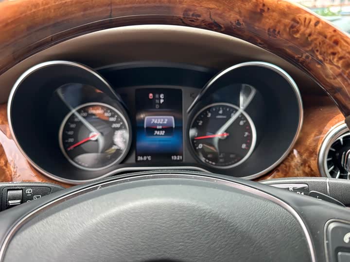 Mercedes-Benz V-Class 2022 2022款 V 260 L 长轴距尊贵版